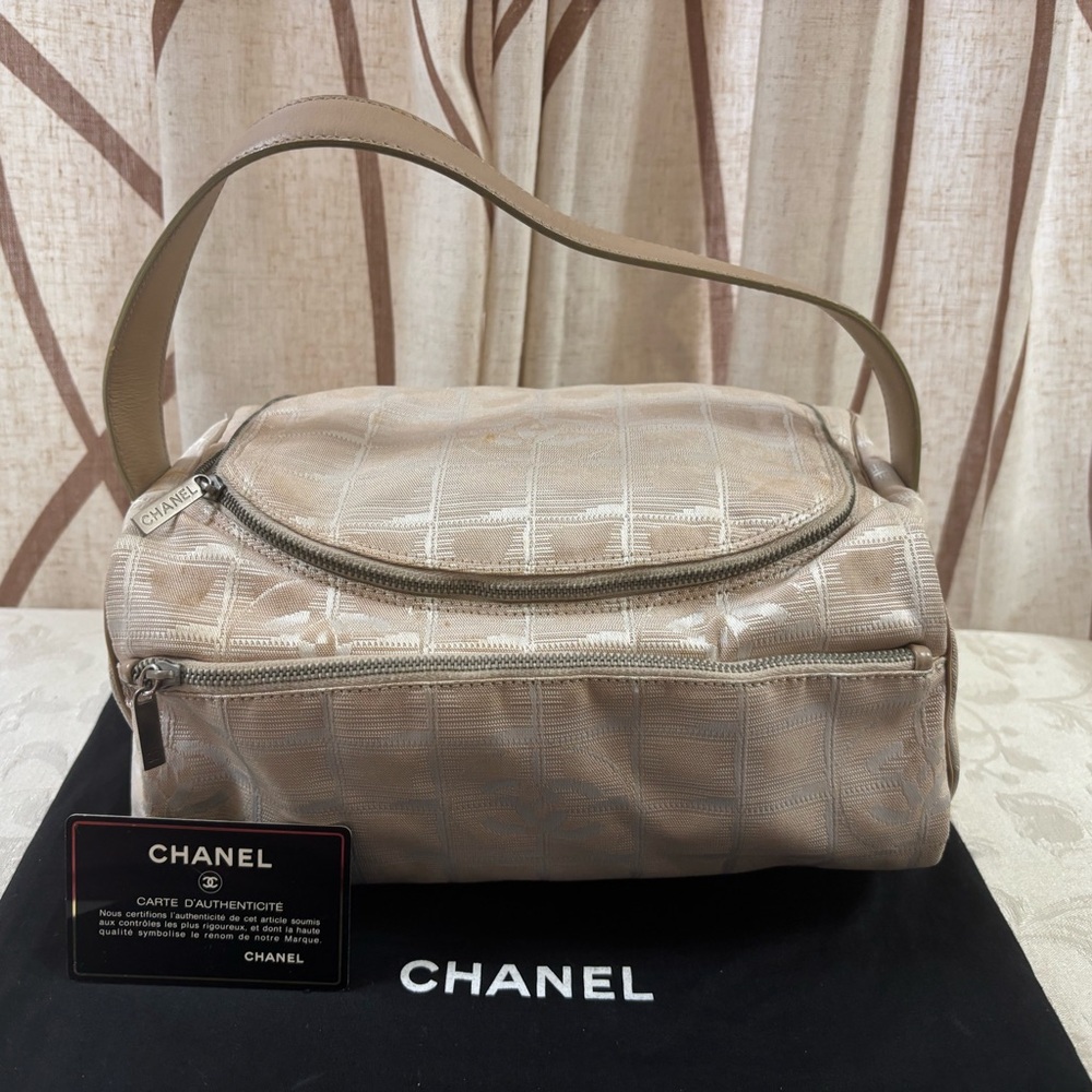 CHANEL Beige Quilted Patent Leather Cosmetic Case